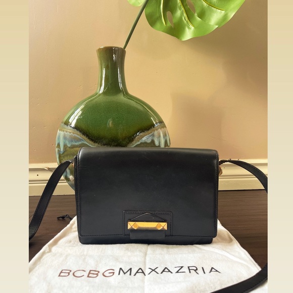 BCBGMaxAzria Handbags - BCBG MaxAzria leather crossbody bag